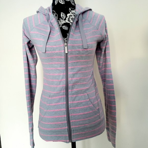 Under Armour zip up - Picture 13 of 13